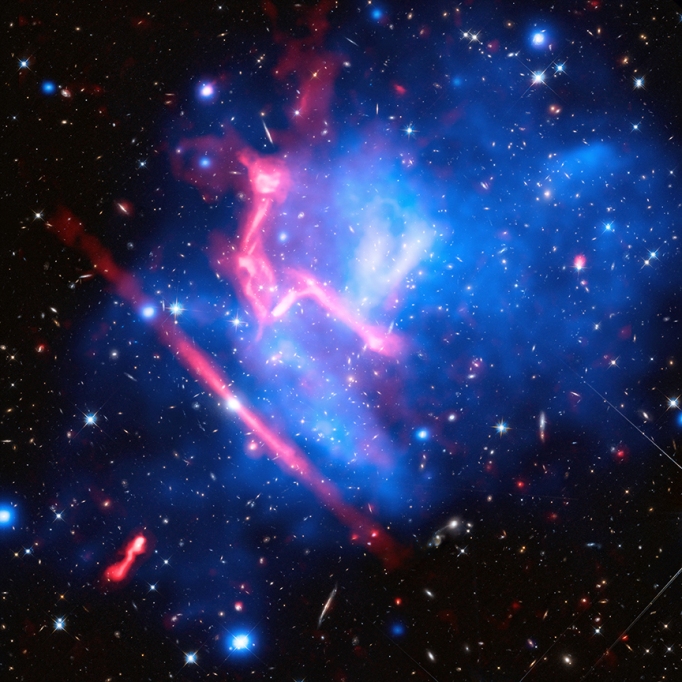 Galaxy cluster MACS J0717.5+3745 with dark matter map